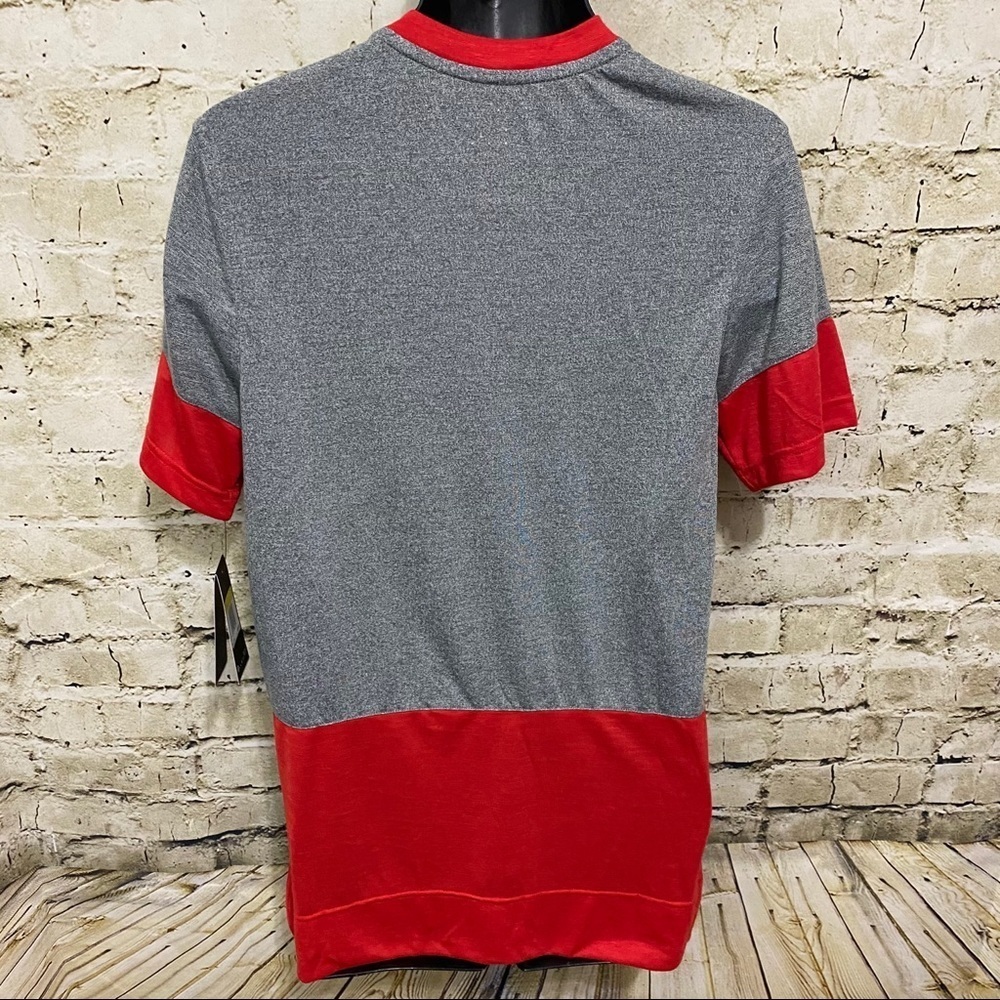 NWT Nike Gray Red Team Player Warmup Layer T Shirt - Picture 3 of 5